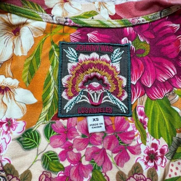 Johnny Was Romantic Bamboo V-Neck Tee - Picture 5 of 10